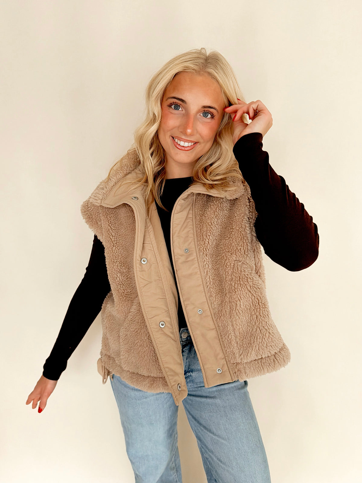 Beige Sherpa Vest With Snap Closure